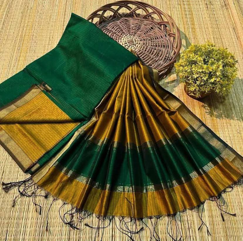 Handloom Maheshwari Cellular Soft Silk Saree with Gold Zari Border & Contrast Blouse Piece