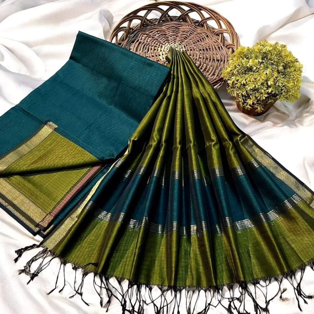 Handloom Maheshwari Cellular Soft Silk Saree with Gold Zari Border & Contrast Blouse Piece